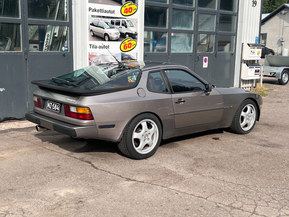 Porsche 944