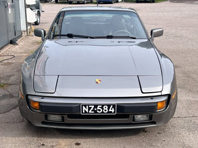 Porsche 944
