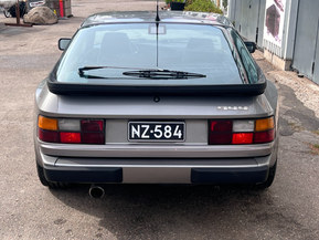 Porsche 944