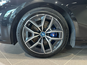 BMW i5 M60