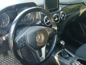 Mercedes-Benz B 180