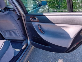 Peugeot 607