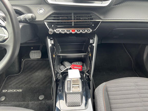 Peugeot e-2008