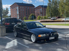 BMW 323