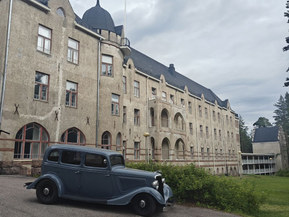Ford De Luxe