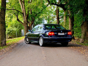 BMW Alpina B10