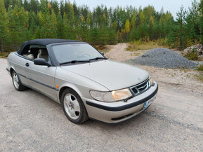 Saab 900