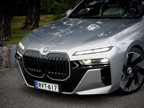 BMW i7