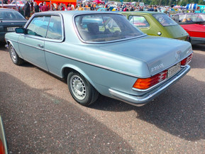 Mercedes-Benz 230
