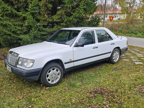 Mercedes-Benz 230
