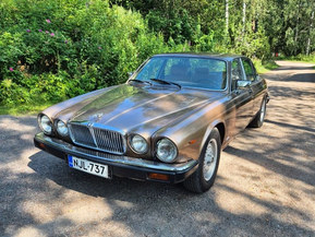 Jaguar XJ12