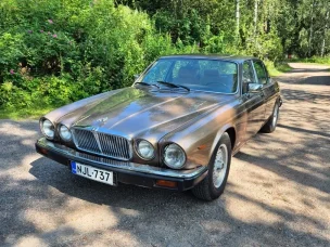 Jaguar XJ12
