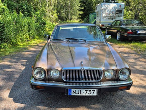 Jaguar XJ12