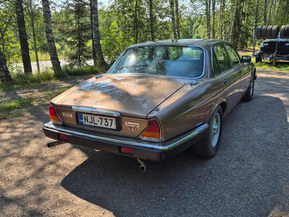 Jaguar XJ12