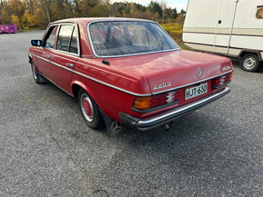 Mercedes-Benz 220