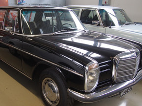 Mercedes-Benz 220