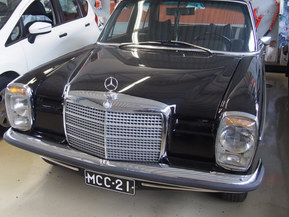 Mercedes-Benz 220