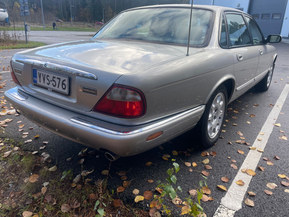 Jaguar XJ8
