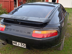 Porsche 928