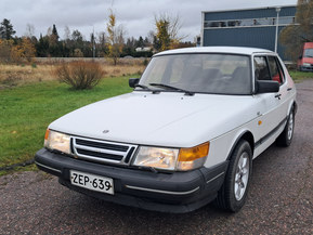 Saab 900