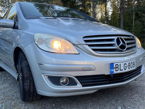 Mercedes-Benz B 180