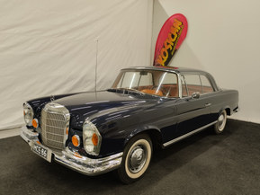Mercedes-Benz 220
