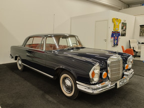 Mercedes-Benz 220