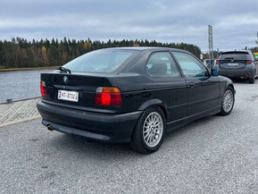 BMW 323