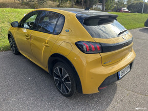 Peugeot e-208