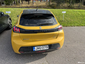 Peugeot e-208