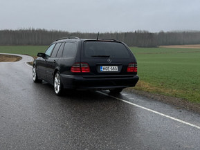 Mercedes-Benz 320