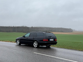 Mercedes-Benz 320