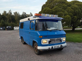 Mercedes-Benz 407