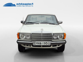 Mercedes-Benz 220