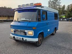 Mercedes-Benz 407