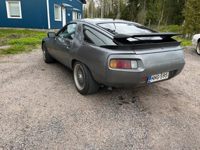 Porsche 928