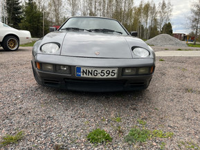 Porsche 928