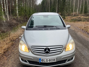 Mercedes-Benz B 180