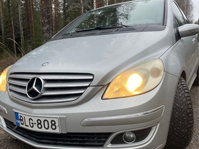 Mercedes-Benz B 180