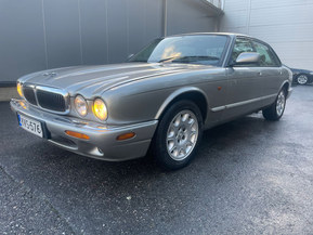 Jaguar XJ8