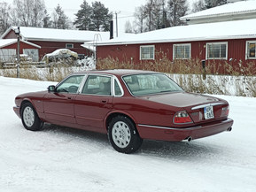 Jaguar XJ8