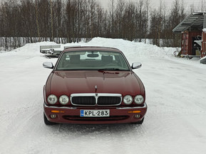 Jaguar XJ8