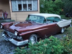 Ford Fairlane