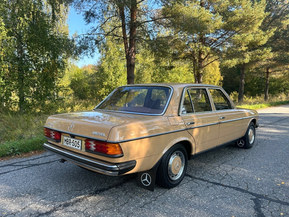 Mercedes-Benz 220