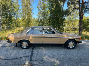 Mercedes-Benz 220