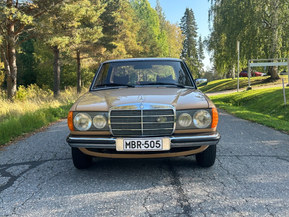 Mercedes-Benz 220