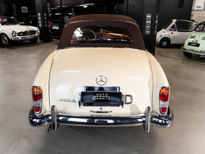 Mercedes-Benz 220