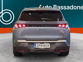 Peugeot E-5008
