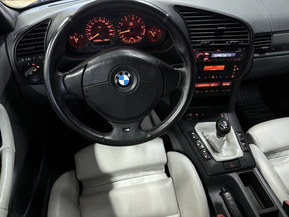BMW 323