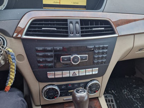 Mercedes-Benz 220